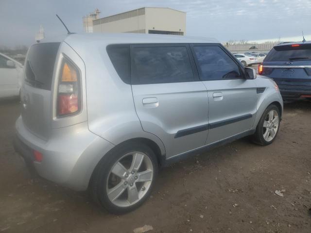 KNDJT2A29A7046457 - 2010 KIA SOUL + SILVER photo 3