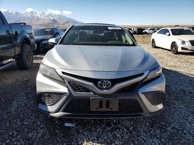 4T1S11BK2RU125903 - 2024 TOYOTA CAMRY SE NIGHT SHADE SILVER photo 5