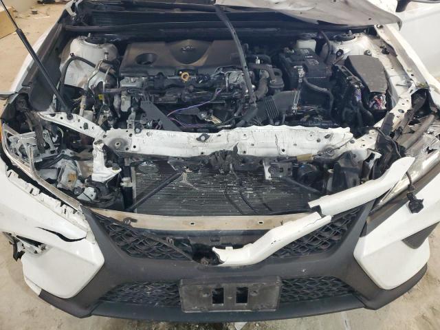 4T1B11HK1JU019745 - 2018 TOYOTA CAMRY L WHITE photo 11