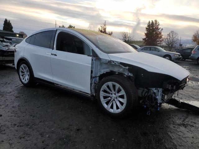 5YJXCBE24GF008769 - 2016 TESLA MODEL X WHITE photo 4