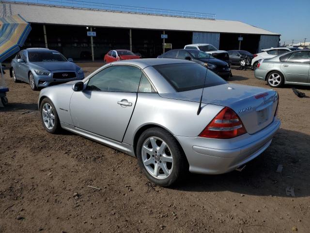 WDBKK49F22F262859 - 2002 MERCEDES-BENZ SLK 230 KOMPRESSOR SILVER photo 2