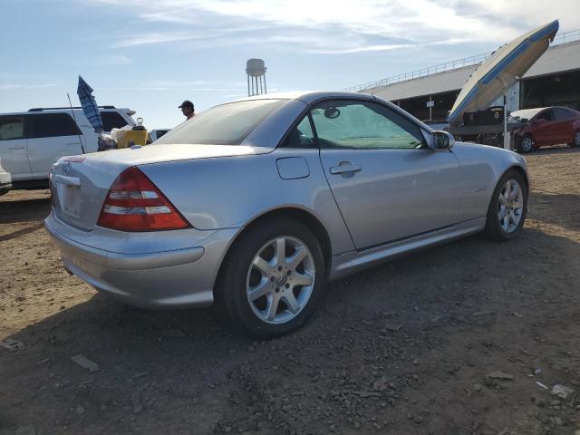 WDBKK49F22F262859 - 2002 MERCEDES-BENZ SLK 230 KOMPRESSOR SILVER photo 3