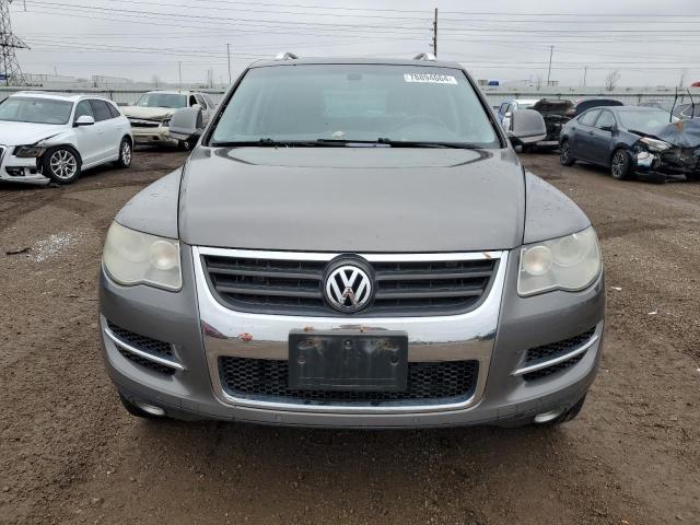 WVGBE77L58D016410 - 2008 VOLKSWAGEN TOUAREG 2 V6 GRAY photo 5