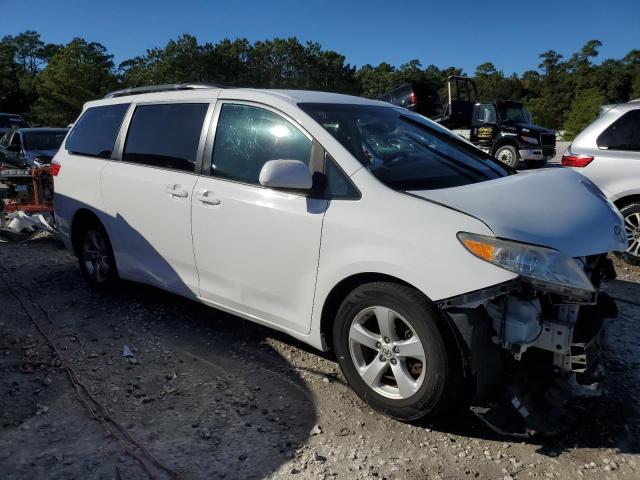 5TDKK3DC7FS567126 - 2015 TOYOTA SIENNA LE WHITE photo 4