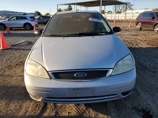 1FAFP34N76W142306 - 2006 FORD FOCUS ZX4 SILVER photo 5