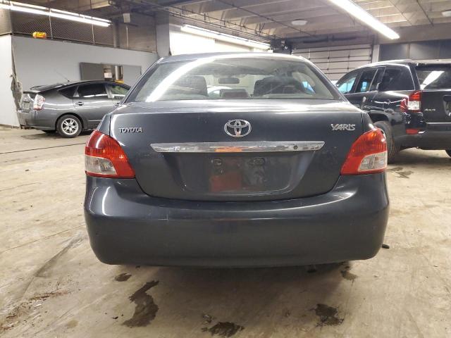 JTDBT923971019727 - 2007 TOYOTA YARIS GRAY photo 6