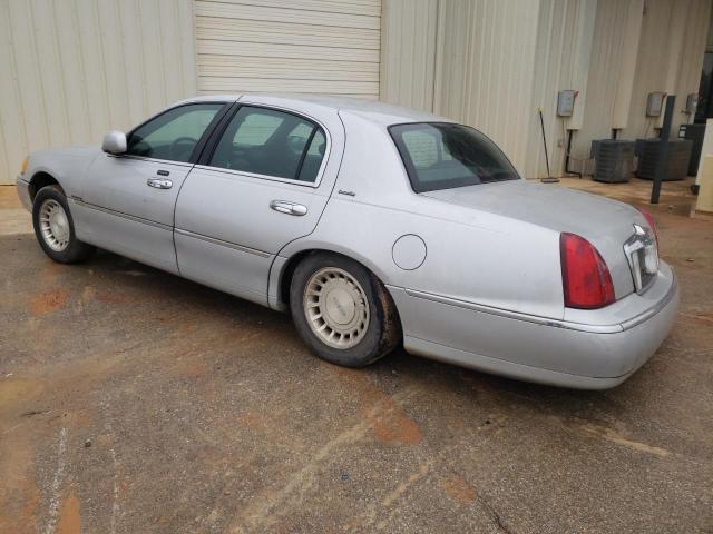 1LNHM81W21Y684413 - 2001 LINCOLN TOWN CAR EXECUTIVE SILVER photo 2