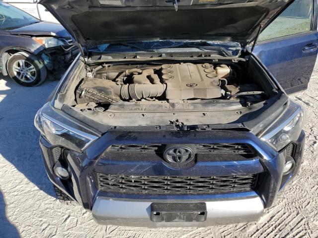 JTEBU5JR4J5556125 - 2018 TOYOTA 4RUNNER SR5/SR5 PREMIUM ლურჯი ფოტო 11