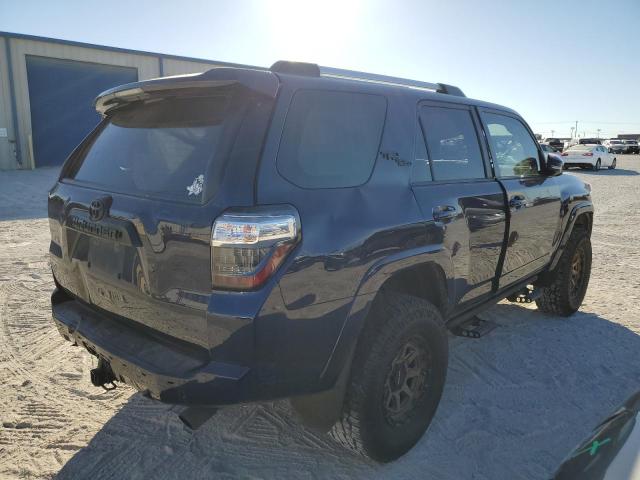 JTEBU5JR4J5556125 - 2018 TOYOTA 4RUNNER SR5/SR5 PREMIUM ლურჯი ფოტო 3