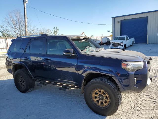 JTEBU5JR4J5556125 - 2018 TOYOTA 4RUNNER SR5/SR5 PREMIUM ლურჯი ფოტო 4