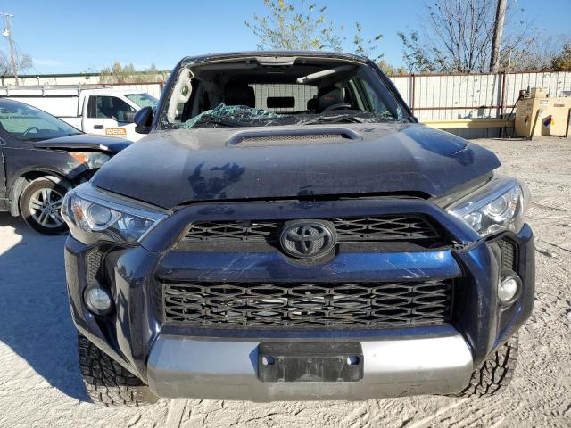 JTEBU5JR4J5556125 - 2018 TOYOTA 4RUNNER SR5/SR5 PREMIUM ლურჯი ფოტო 5