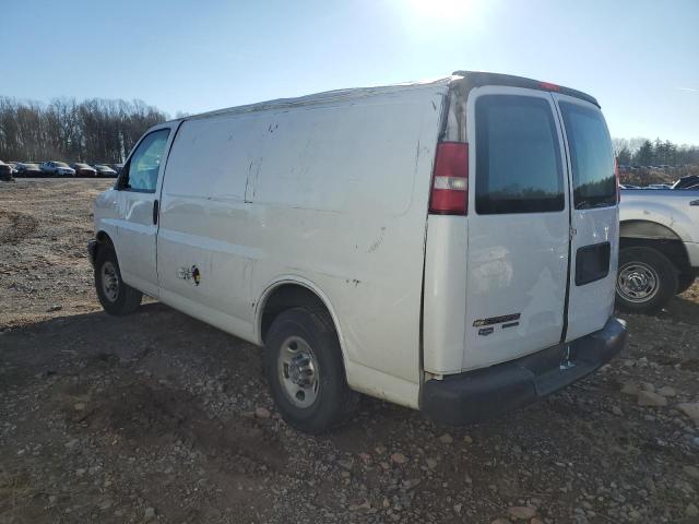 1GCWGFCA6D1167427 - 2013 CHEVROLET EXPRESS G2 WHITE photo 2