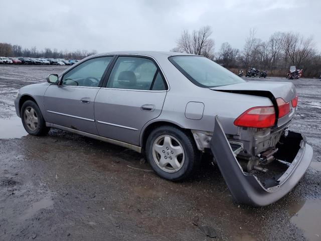 1HGCG1657YA021114 - 2000 HONDA ACCORD EX SILVER photo 2