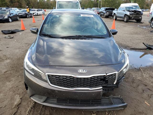 3KPFK4A78HE006087 - 2017 KIA FORTE LX GRAY photo 5