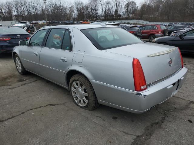 1G6KA5EY6AU121985 - 2010 CADILLAC DTS SILVER photo 2