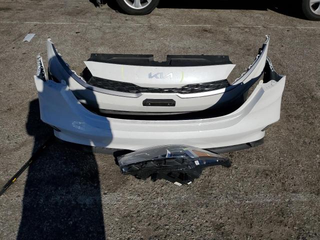 3KPF24AD9PE555253 - 2023 KIA FORTE LX WHITE photo 12