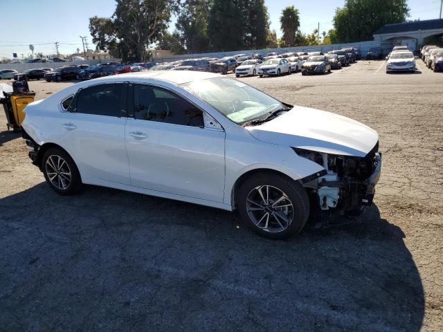 3KPF24AD9PE555253 - 2023 KIA FORTE LX WHITE photo 4