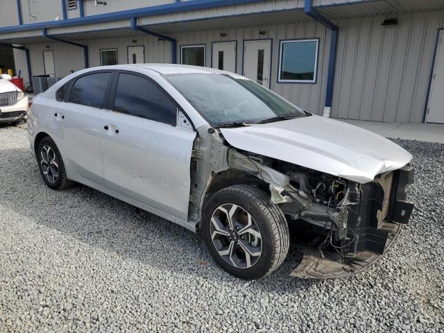 3KPF24AD2ME307762 - 2021 KIA FORTE FE SILVER photo 4