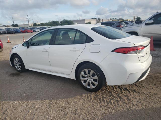 5YFEPMAEXMP243846 - 2021 TOYOTA COROLLA LE WHITE photo 2