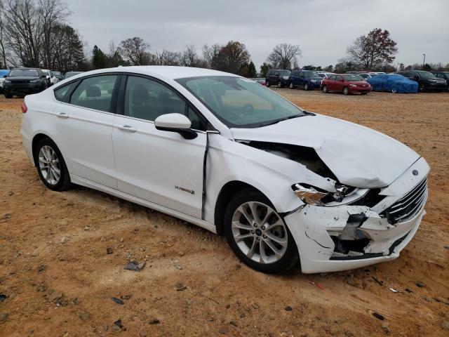 3FA6P0LU8KR205675 - 2019 FORD FUSION SE WHITE photo 4