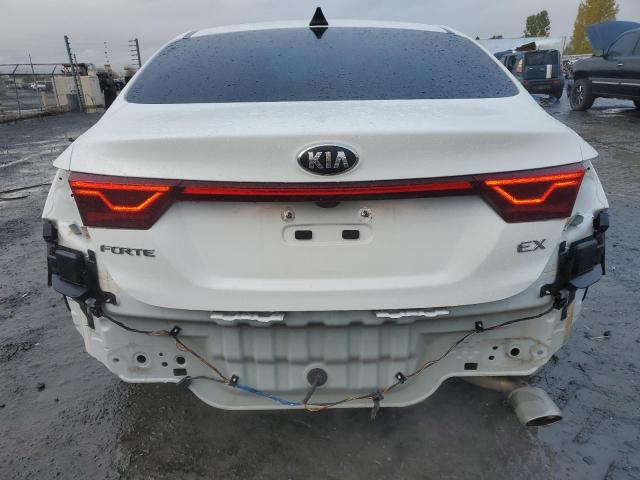 3KPF54AD8ME412541 - 2021 KIA FORTE EX WHITE photo 6