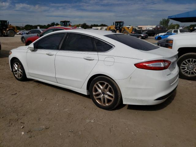 1FA6P0HD2G5101136 - 2016 FORD FUSION SE WHITE photo 2