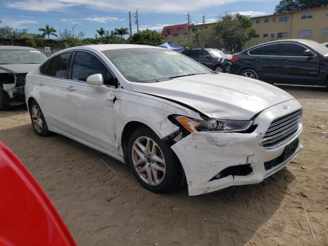 1FA6P0HD2G5101136 - 2016 FORD FUSION SE WHITE photo 4