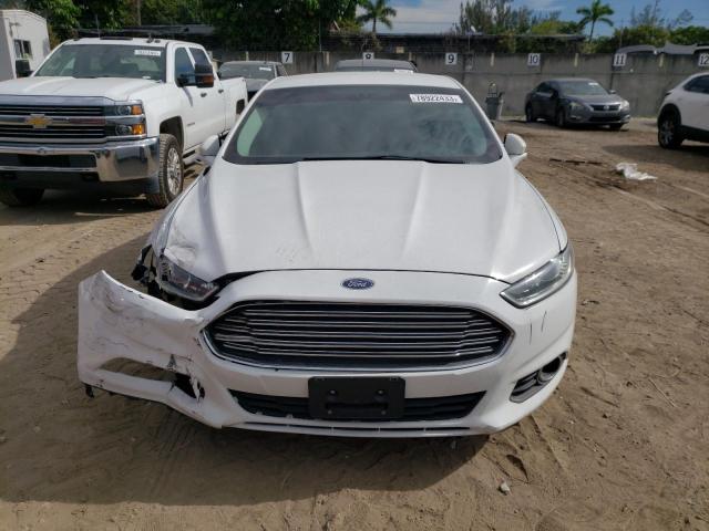 1FA6P0HD2G5101136 - 2016 FORD FUSION SE WHITE photo 5