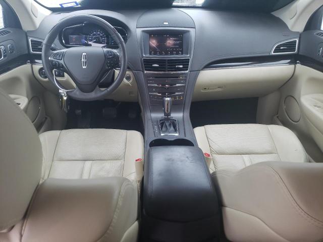 2LMHJ5AT2KBL02820 - 2019 LINCOLN MKT WHITE photo 8
