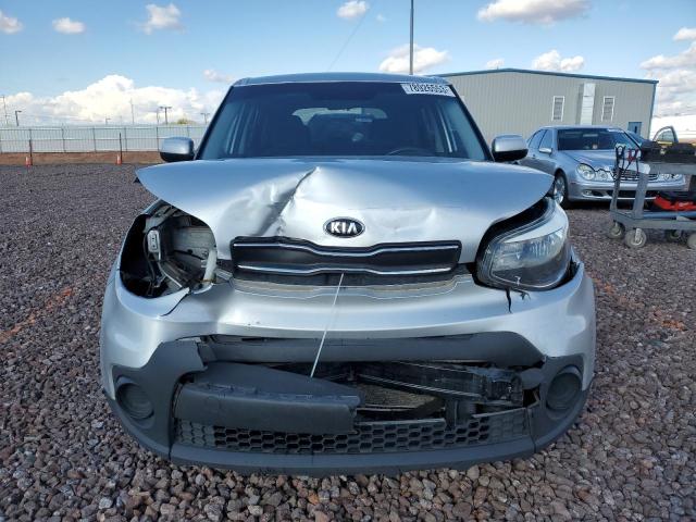 KNDJN2A27K7655820 - 2019 KIA SOUL SILVER photo 5