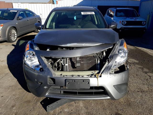 3N1CN7AP6KL867429 - 2019 NISSAN VERSA S GRAY photo 5