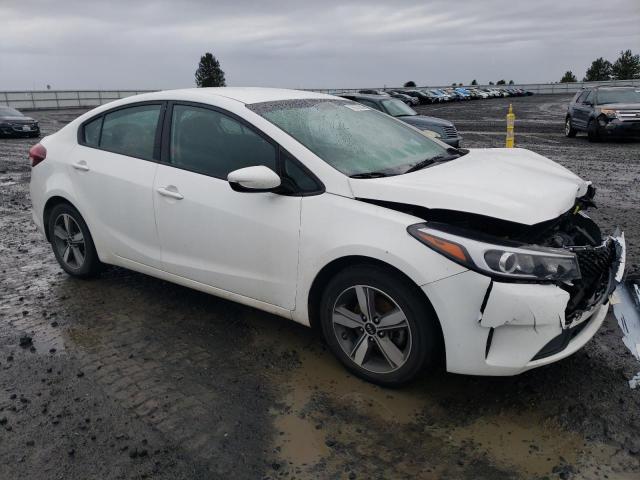 3KPFL4A73JE167157 - 2018 KIA FORTE LX WHITE photo 4