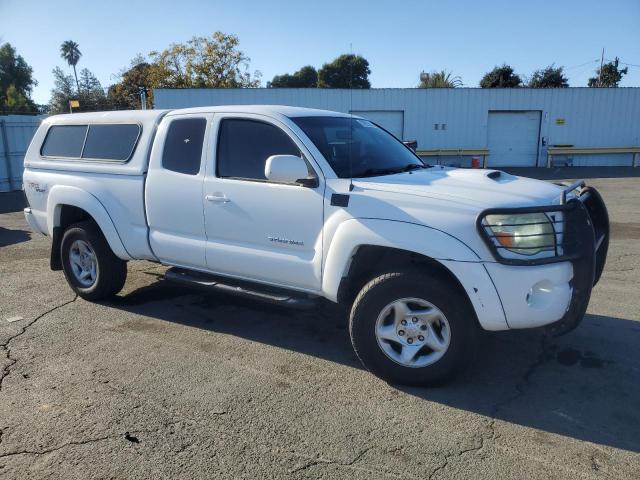 5TETU62N35Z069592 - 2005 TOYOTA TACOMA PRERUNNER ACCESS CAB WHITE photo 4