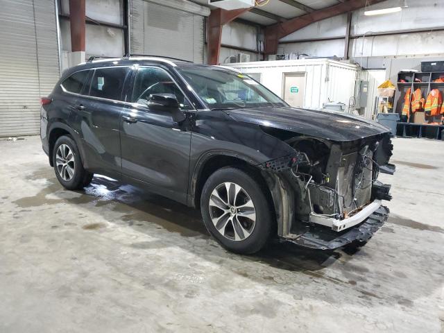 5TDGZRBH6NS596179 - 2022 TOYOTA HIGHLANDER XLE BLACK photo 4