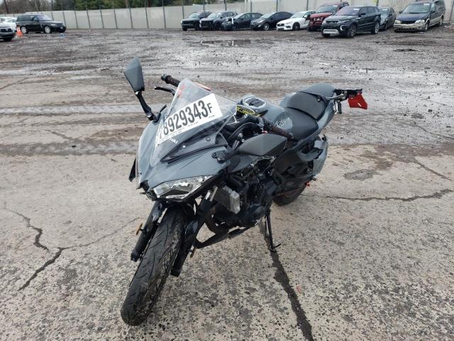 JKAEXEJ19JDA02889 - 2018 KAWASAKI EX650 J გრაფიტი ფოტო 2