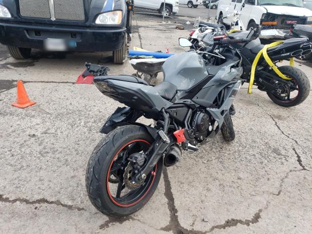 JKAEXEJ19JDA02889 - 2018 KAWASAKI EX650 J გრაფიტი ფოტო 4