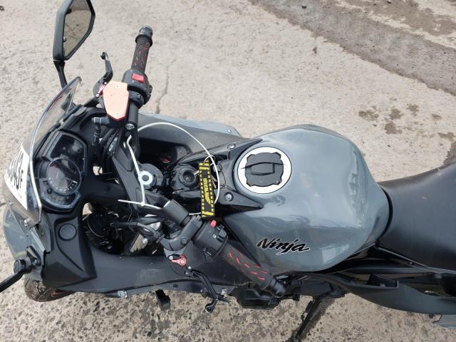 JKAEXEJ19JDA02889 - 2018 KAWASAKI EX650 J გრაფიტი ფოტო 5