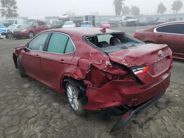 4T1C11AK1MU556084 - 2021 TOYOTA CAMRY LE RED photo 2