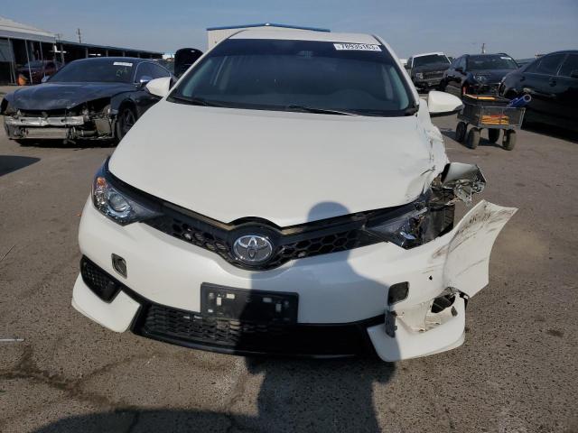 JTNKARJEXJJ573113 - 2018 TOYOTA COROLLA IM WHITE photo 5