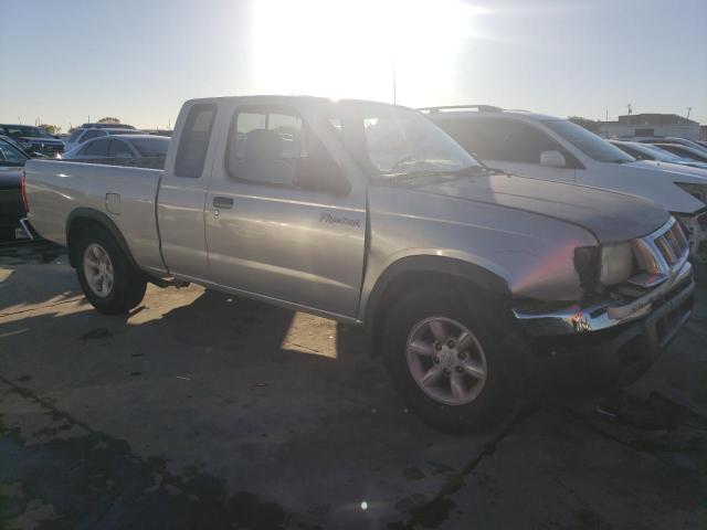 1N6DD26S9WC378025 - 1998 NISSAN FRONTIER KING CAB XE SILVER photo 4