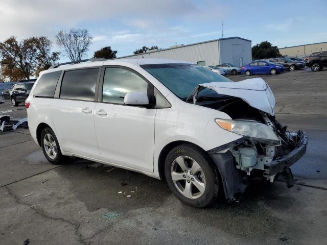 5TDKK3DC8GS738287 - 2016 TOYOTA SIENNA LE WHITE photo 4