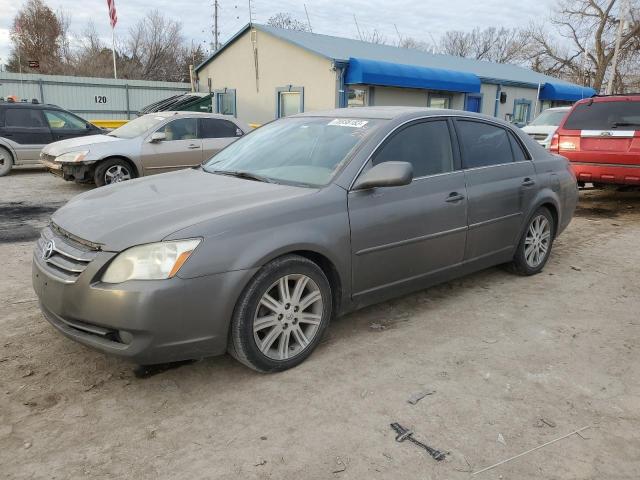 2005 TOYOTA AVALON XL, 