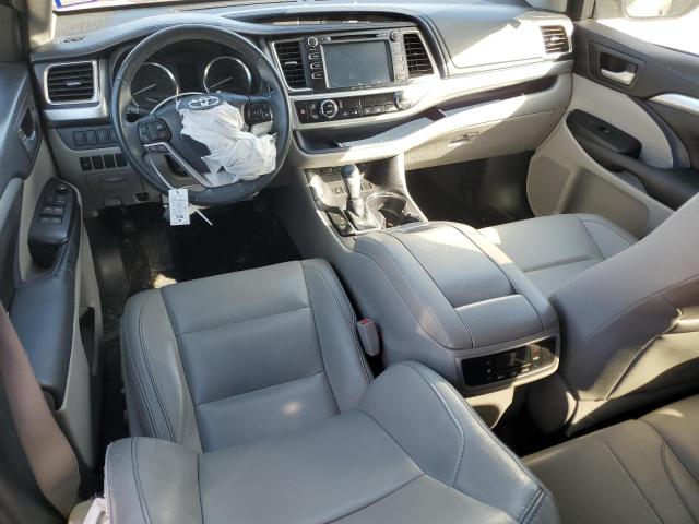 5TDKKRFH0GS157054 - 2016 TOYOTA HIGHLANDER XLE GRAY photo 8