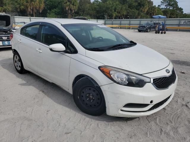 KNAFK4A62G5576231 - 2016 KIA FORTE LX WHITE photo 4