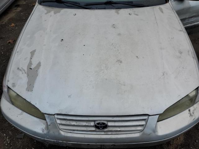 4T1BG22K7VU116600 - 1997 TOYOTA CAMRY CE SILVER photo 11