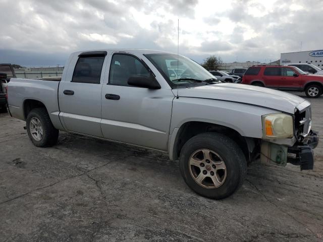 1D7HE28K76S641283 - 2006 DODGE DAKOTA QUAD SILVER photo 4