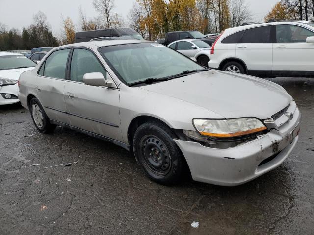 1HGCG164XXA037118 - 1999 HONDA ACCORD LX BEIGE photo 4