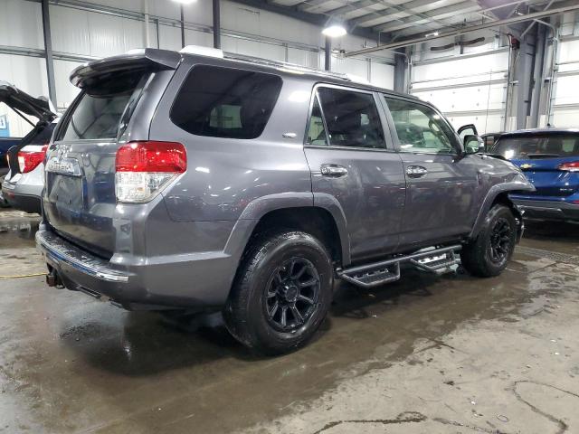 JTEBU5JR5D5147460 - 2013 TOYOTA 4RUNNER SR5 GRAY photo 3