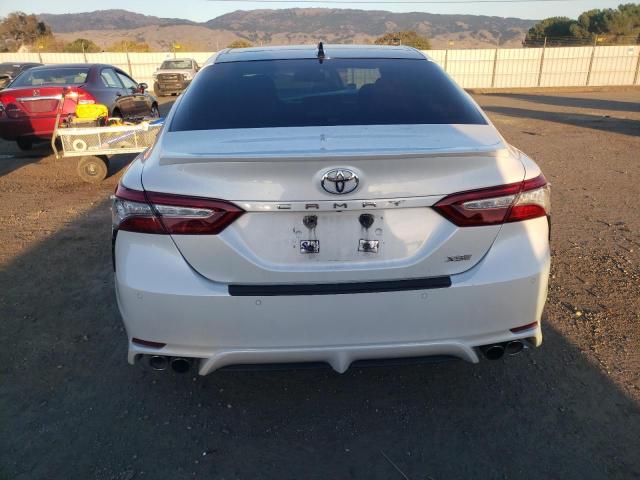 4T1B61HK4JU101969 - 2018 TOYOTA CAMRY XSE WHITE photo 6