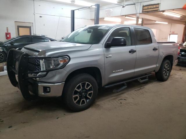 5TFDW5F13JX688274 - 2018 TOYOTA TUNDRA CREWMAX SR5 SILVER photo 1